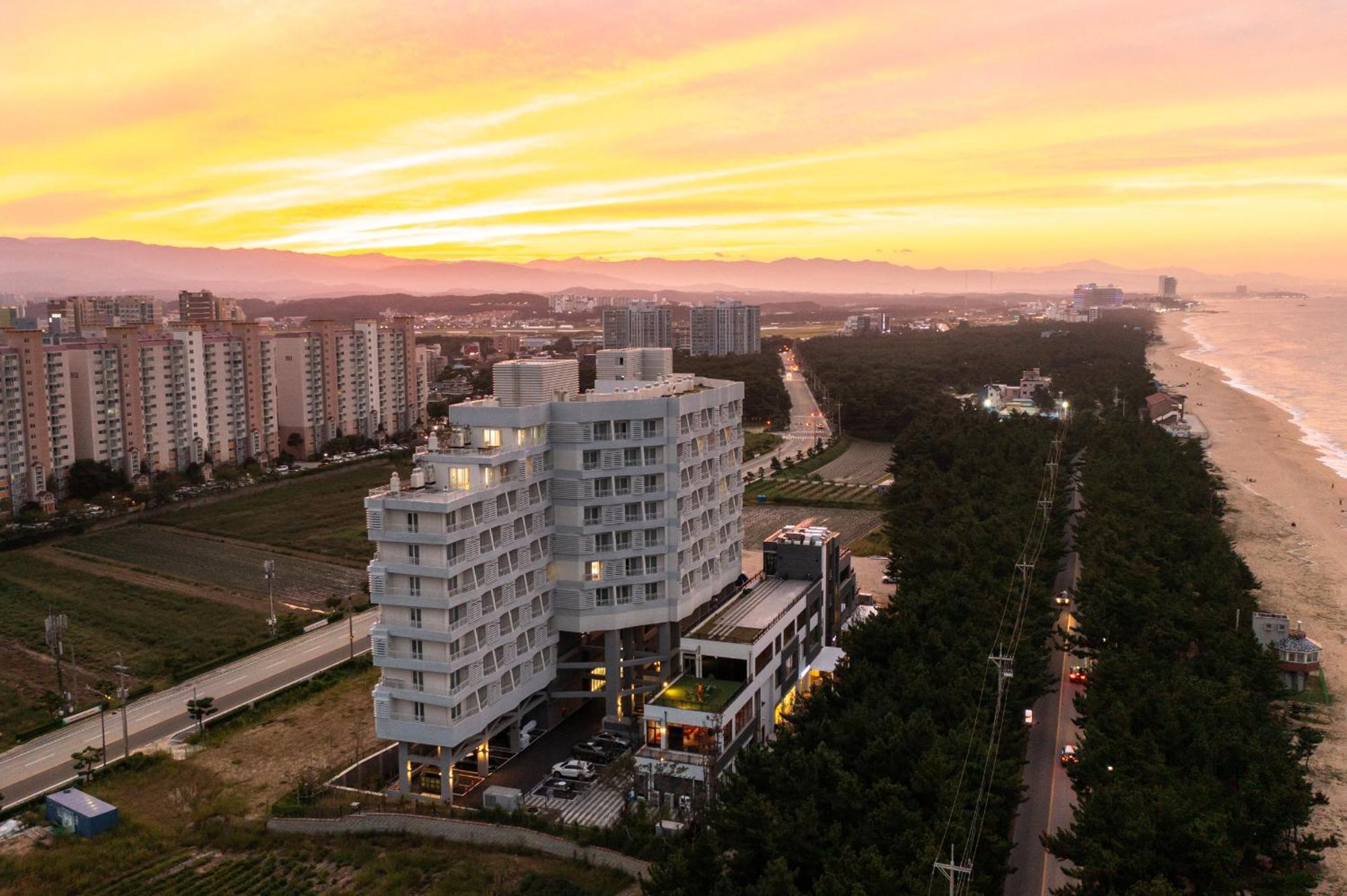 Gangneung Pineart Label Hotel Exterior photo